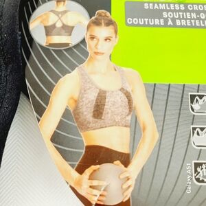 NWT Plu Size 3x Seemless Cross Activewear Black
  Bra